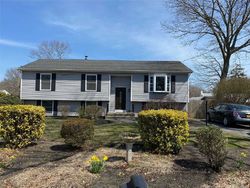 Pre-foreclosure Listing in CONCORD RD SHIRLEY, NY 11967