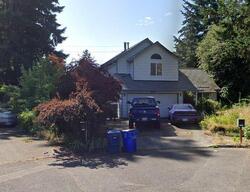 Pre-foreclosure in  SE GLADSTONE ST Portland, OR 97236