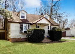 Pre-foreclosure Listing in S CHESTNUT ST ELVERSON, PA 19520