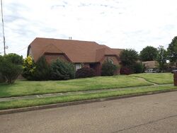 Pre-foreclosure in  CREEK BEND DR Memphis, TN 38125