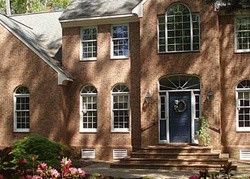Pre-foreclosure in  TULLY COVE TRL Yorktown, VA 23692