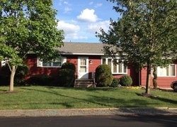 Pre-foreclosure Listing in HILLCREST AVE SOMERSET, NJ 08873