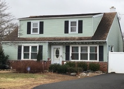 Pre-foreclosure Listing in CLOVERLY RD WARMINSTER, PA 18974
