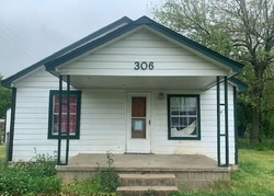 Pre-foreclosure in  S LINCOLN AVE Wagoner, OK 74467