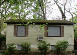 Pre-foreclosure Listing in IROQUOIS TRL RIDGE, NY 11961