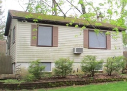 Pre-foreclosure Listing in IROQUOIS TRL RIDGE, NY 11961