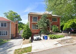 Pre-foreclosure in  THORNHILL AVE Little Neck, NY 11362