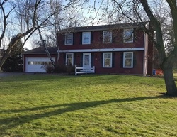 Pre-foreclosure Listing in MANOR HILL DR FAIRPORT, NY 14450