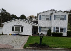 Pre-foreclosure in  APPLE LN Medford, NY 11763