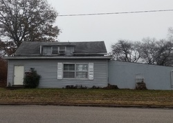 Pre-foreclosure in  E ELM ST Gillespie, IL 62033