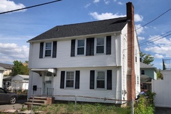Pre-foreclosure in  CARR ST Providence, RI 02905