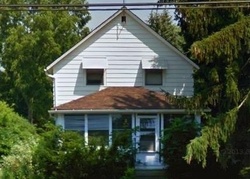 Pre-foreclosure in  KENNEDY RIDGE RD North Olmsted, OH 44070