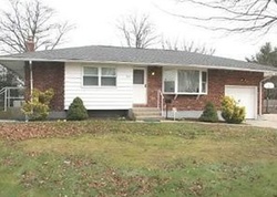 Pre-foreclosure Listing in PINE ACRES BLVD BAY SHORE, NY 11706