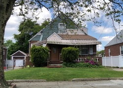 Pre-foreclosure in  WILLIAM ST Valley Stream, NY 11580