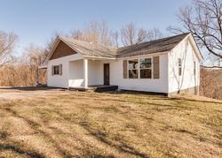 Pre-foreclosure in  PEA RIDGE RD Chestnut Mound, TN 38552