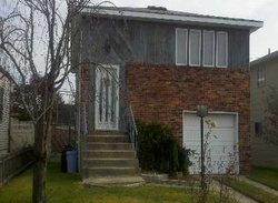 Pre-foreclosure Listing in DEAUVILLE PKWY LINDENHURST, NY 11757