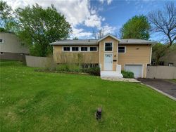 Pre-foreclosure in  BRIARCLIFF RD Syracuse, NY 13214