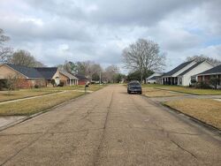 Pre-foreclosure in  CULPS BLUFF AVE Baton Rouge, LA 70817