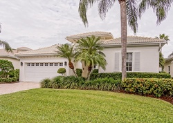Pre-foreclosure in  ISLAND CLUB SQ Vero Beach, FL 32963