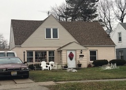 Pre-foreclosure in  W 100TH ST Oak Lawn, IL 60453