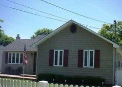  Bacon Ln, Babylon NY