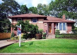  Lourae Dr, Massapequa Park NY