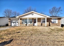 Pre-foreclosure in  CANARY LN Saint Charles, MO 63301