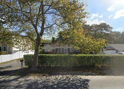 Pre-foreclosure in  N THOMPSON DR Bay Shore, NY 11706