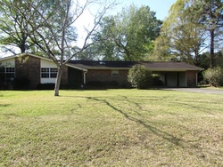 Pre-foreclosure Listing in WOODMONT DR PICAYUNE, MS 39466