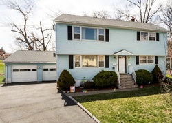  Chambers Ct, Clifton NJ