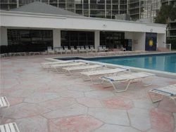  Parkview Dr , Hallandale FL
