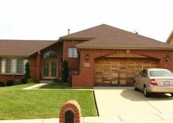 Pre-foreclosure Listing in MARYLAKE LN COUNTRY CLUB HILLS, IL 60478