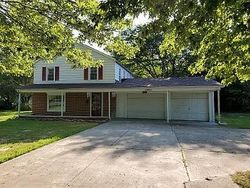 Pre-foreclosure in  RAIBLE AVE Anderson, IN 46011