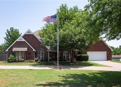 Pre-foreclosure Listing in S LARIAT DR MUSTANG, OK 73064