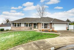 Pre-foreclosure in  WESTMINSTER DR Medford, OR 97504
