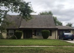 Pre-foreclosure in  HAMILTON LN Willingboro, NJ 08046