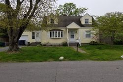 Pre-foreclosure Listing in RIVERSIDE AVE WARWICK, RI 02889