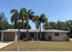 Pre-foreclosure in  BERKSHIRE DR Sarasota, FL 34241