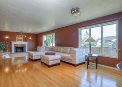 Pre-foreclosure in  LIVINGOOD LN Lake Oswego, OR 97034