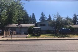 Pre-foreclosure in  SE 139TH AVE Portland, OR 97233