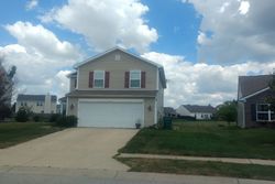 Pre-foreclosure Listing in ROUNDLAKE LN WHITESTOWN, IN 46075