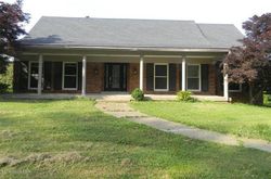 Pre-foreclosure in  FOX RIDGE CT Louisville, KY 40272