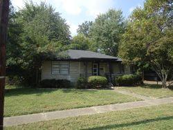 Pre-foreclosure in  GLENHURST AVE Louisville, KY 40216
