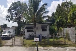 Pre-foreclosure in  NW 99TH TER Miami, FL 33147