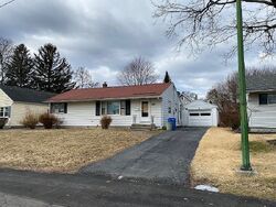 Pre-foreclosure in  LAWNRIDGE AVE Albany, NY 12208