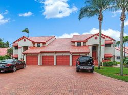 Pre-foreclosure in  LEXINGTON CLUB BLVD APT B Delray Beach, FL 33446