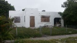 Pre-foreclosure in  NW 9TH AVE Miami, FL 33150