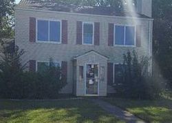 Pre-foreclosure in  ROUNDTREE CIR Hampton, VA 23661
