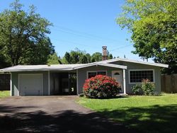 Pre-foreclosure in  E TAYLOR AVE Cottage Grove, OR 97424