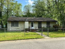 Pre-foreclosure Listing in EDALE AVE WILLIAMSBURG, VA 23185